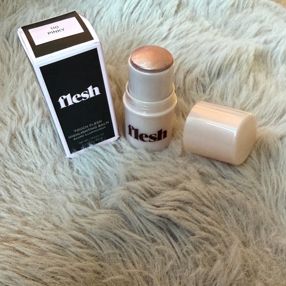 NWT Pinky Highlighting Balm in Soft Pink